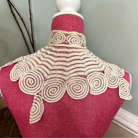 Antique lace collar circles stripes with clip closure - Picture 6 of 8